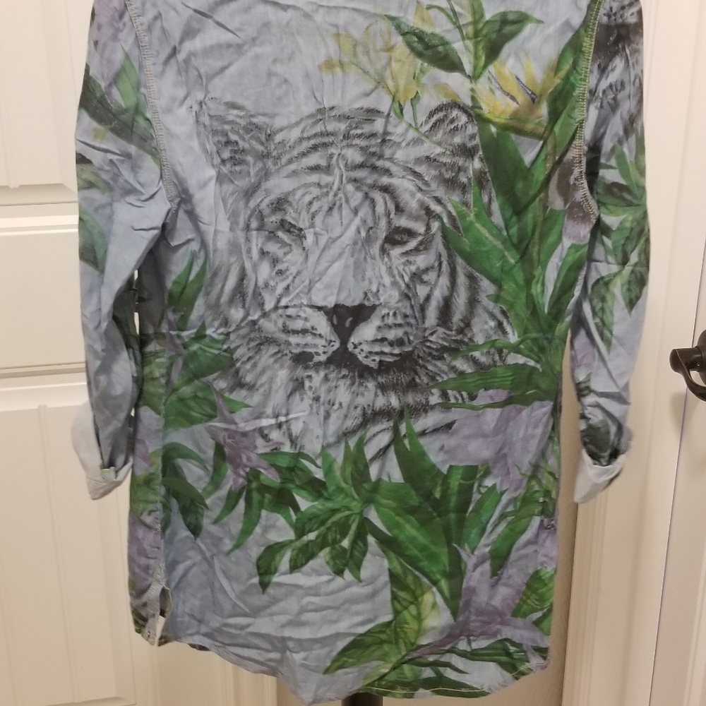 Palm and tiger chambray top